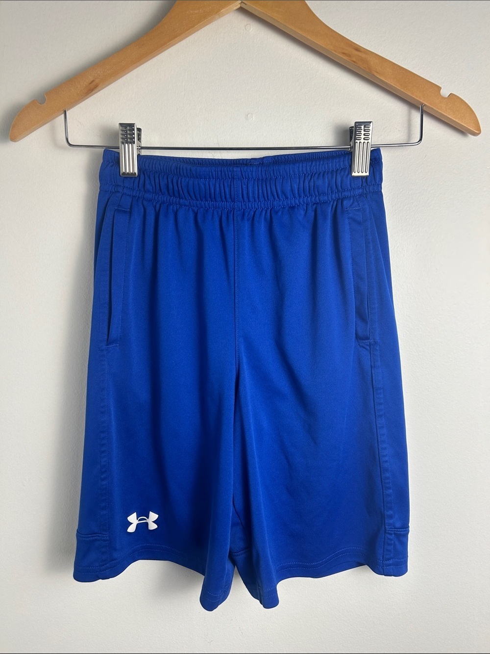 Under Armour Royal Blue boys Athletic Shorts junior size medium